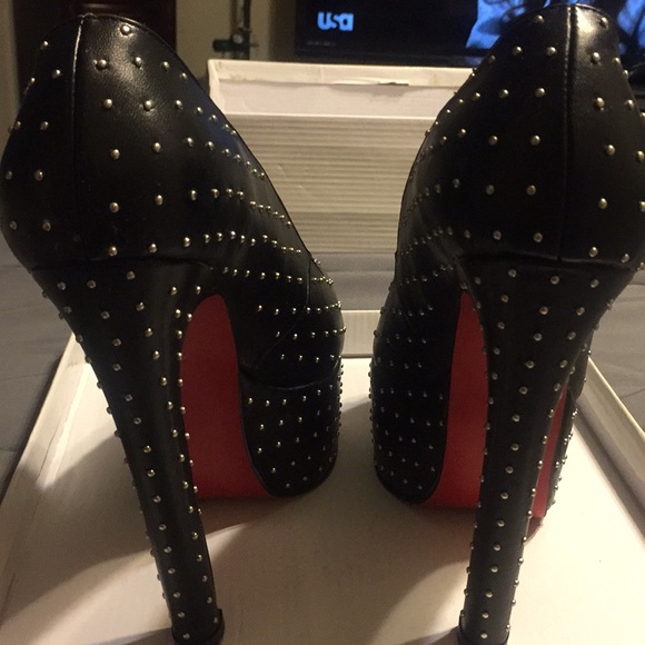Black studded red bottom Platform stilettos - Picture 3 of 7